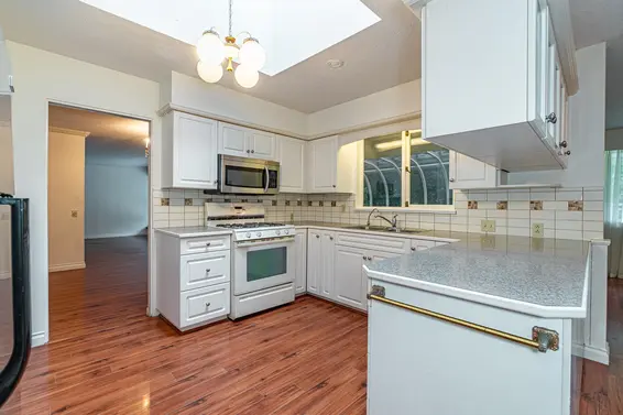 5725 Cranley Drive, West Vancouver For Sale - image 10