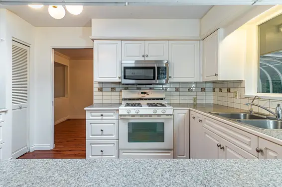 5725 Cranley Drive, West Vancouver For Sale - image 11