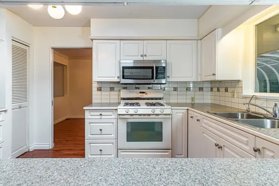 5725 Cranley Drive, West Vancouver For Sale - image 12
