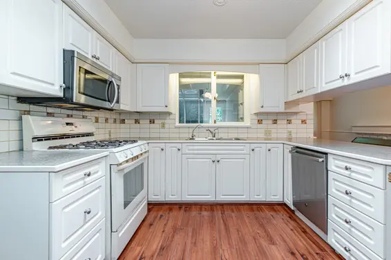 5725 Cranley Drive, West Vancouver For Sale - image 13