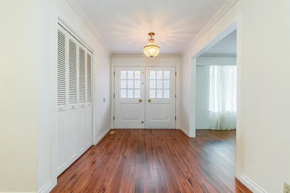 5725 Cranley Drive, West Vancouver For Sale - image 2