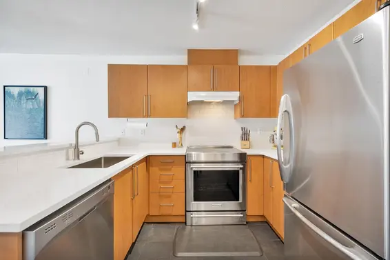 411 1150 East 29th Street, North Vancouver For Sale - image 4