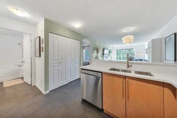 411 1150 East 29th Street, North Vancouver For Sale - image 6