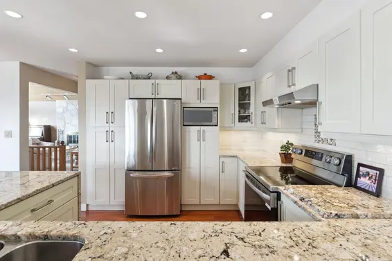 1084 Chamberlain Drive, North Vancouver For Sale - image 12