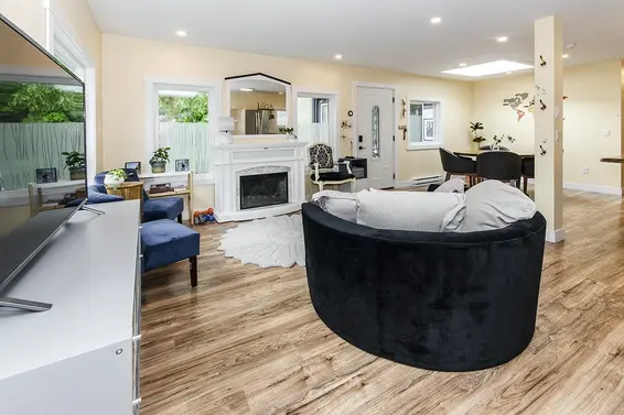 401 Raindance Crescent, West Vancouver For Sale - image 2