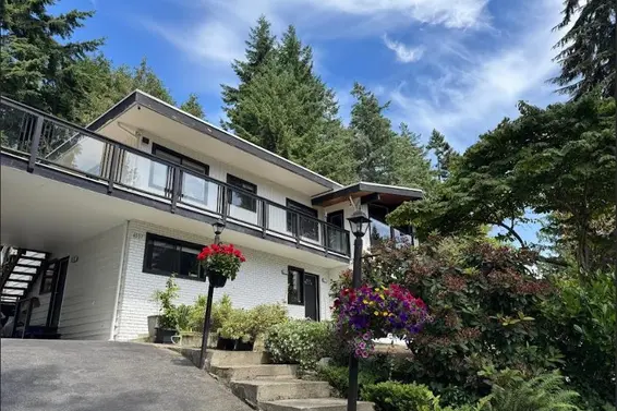 4007 Bayridge Avenue, West Vancouver