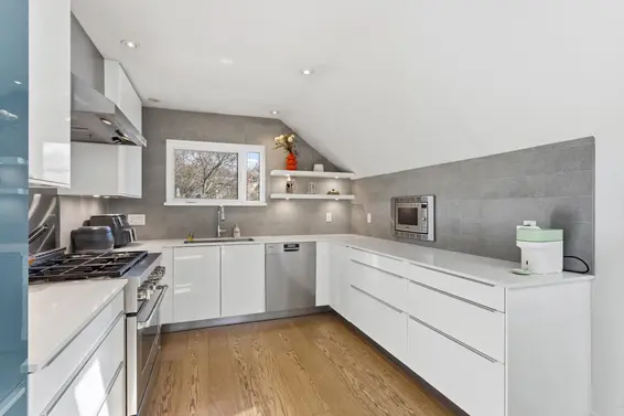 D 225 East 4th Street, North Vancouver For Sale - image 5