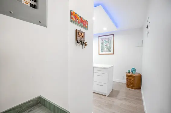 505 2012 Fullerton Avenue, North Vancouver For Sale - image 2