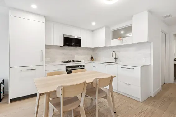 112 650 East 2nd Street, North Vancouver