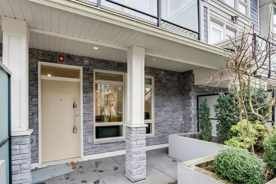 3 115 West Queens Road, North Vancouver For Sale - image 2