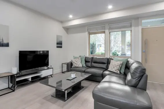 3 115 West Queens Road, North Vancouver For Sale - image 4