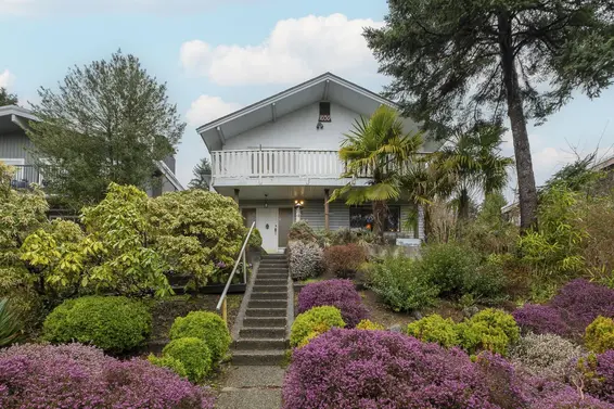 1050 Heywood Street, North Vancouver
