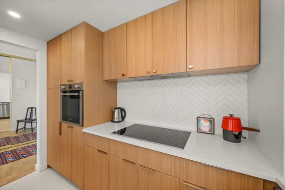 102 2135 Argyle Avenue, West Vancouver For Sale - image 9