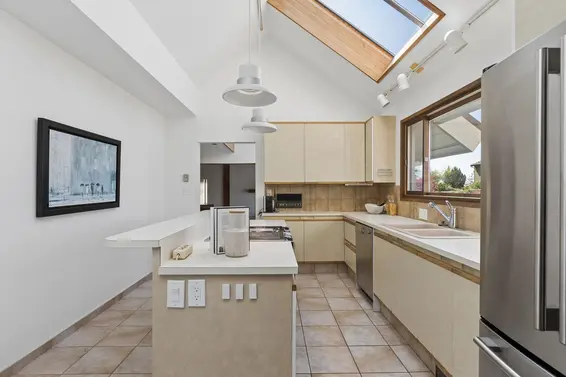 8570 Ansell Place, West Vancouver For Sale - image 15