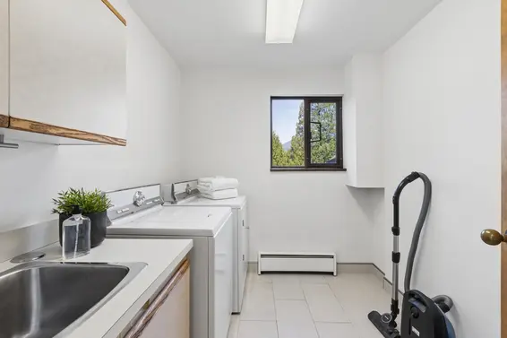 8570 Ansell Place, West Vancouver For Sale - image 35