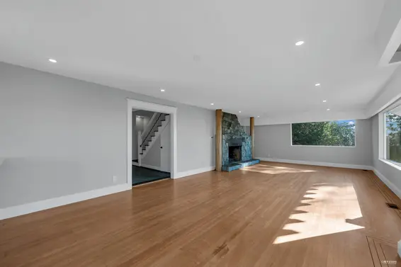 2602 Ottawa Avenue, West Vancouver For Sale - image 9