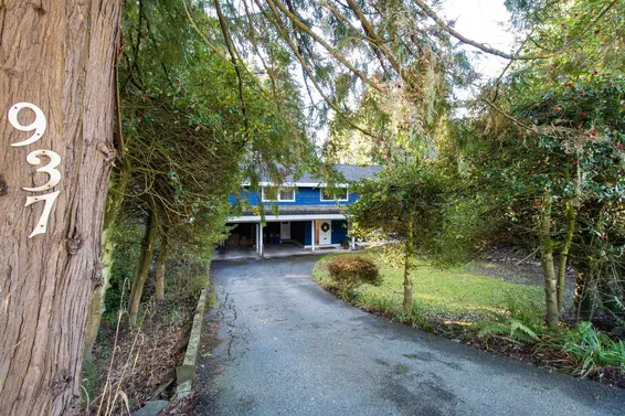937 Montroyal Boulevard, North Vancouver For Sale - image 2