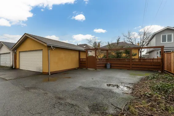 348 East 17 Street, North Vancouver For Sale - image 32