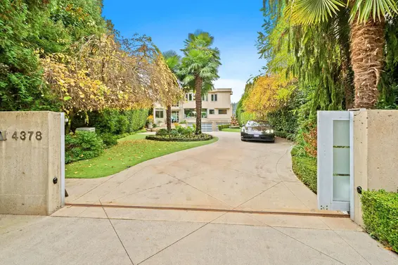 4378 Ross Crescent, West Vancouver For Sale - image 2