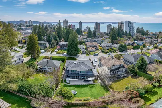2227 Haywood Avenue, West Vancouver For Sale - image 2