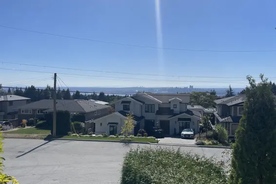 516 Hermosa Avenue, North Vancouver For Sale - image 2