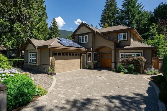4352 Carolyn Drive, North Vancouver