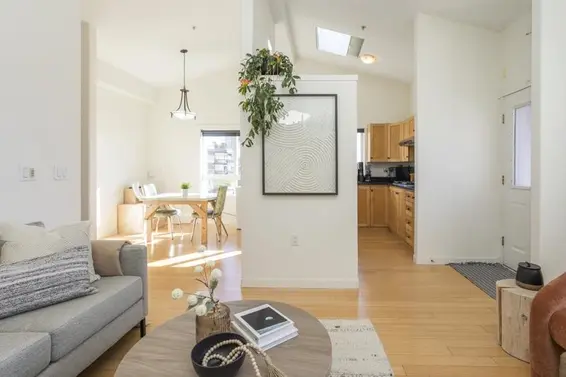 401 510 Chesterfield Avenue, North Vancouver For Sale - image 3