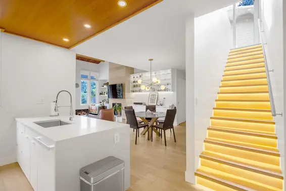 301 6691 Nelson Avenue, West Vancouver For Sale - image 11
