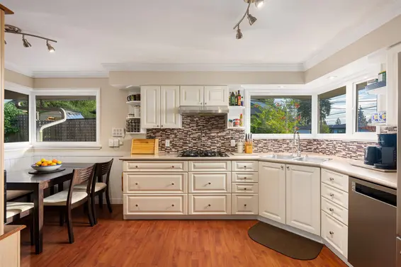 3658 Loraine Avenue, North Vancouver For Sale - image 12