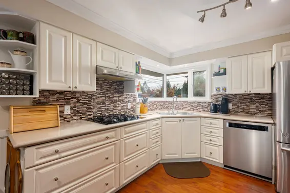 3658 Loraine Avenue, North Vancouver For Sale - image 13