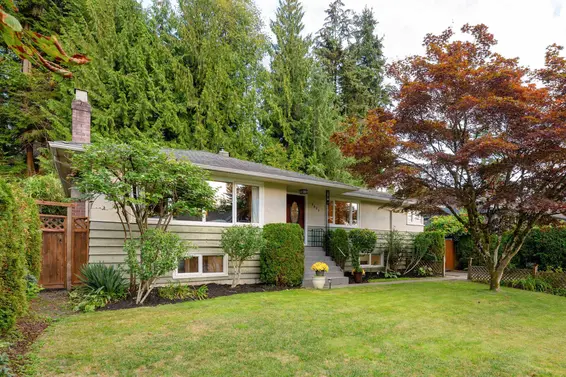 3658 Loraine Avenue, North Vancouver For Sale - image 2