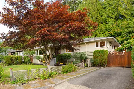 3658 Loraine Avenue, North Vancouver For Sale - image 3