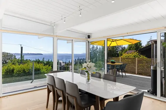 4045 Bayridge Avenue, West Vancouver For Sale - image 11