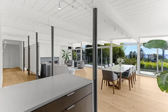 4045 Bayridge Avenue, West Vancouver For Sale - image 17