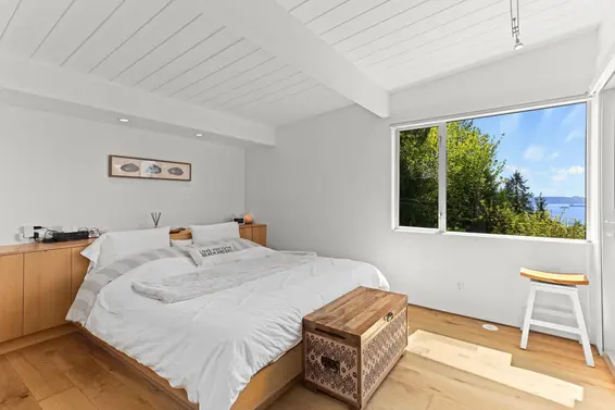 4045 Bayridge Avenue, West Vancouver For Sale - image 18