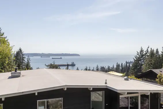 4045 Bayridge Avenue, West Vancouver For Sale - image 2