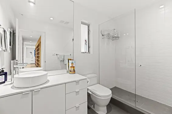 4045 Bayridge Avenue, West Vancouver For Sale - image 22