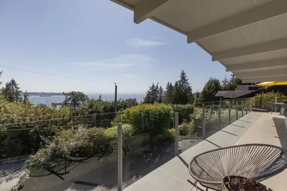 4045 Bayridge Avenue, West Vancouver For Sale - image 30