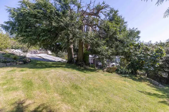4045 Bayridge Avenue, West Vancouver For Sale - image 32