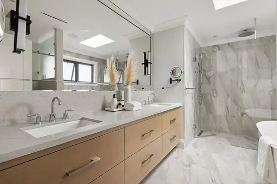 939 Forest Hills Drive, North Vancouver For Sale - image 30