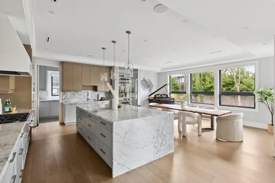 939 Forest Hills Drive, North Vancouver For Sale - image 7
