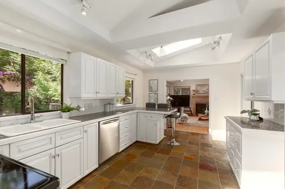 4639 Woodburn Road, West Vancouver For Sale - image 13