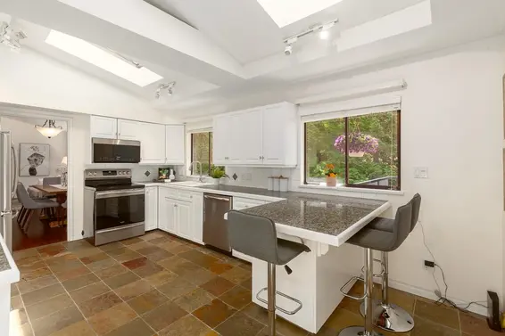 4639 Woodburn Road, West Vancouver For Sale - image 14
