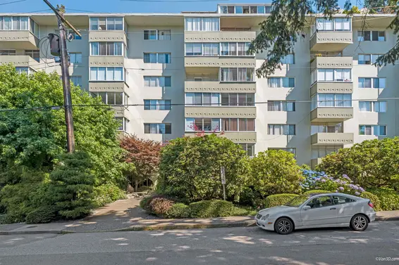 308 1425 Esquimalt Avenue, West Vancouver