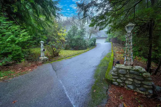 77 Desswood Place, West Vancouver For Sale - image 2