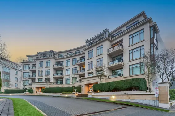 401 568 Waters Edge Crescent, West Vancouver