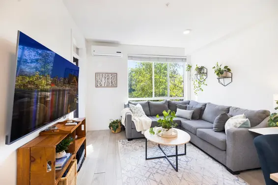 213 719 West 3rd Street, North Vancouver For Sale - image 3