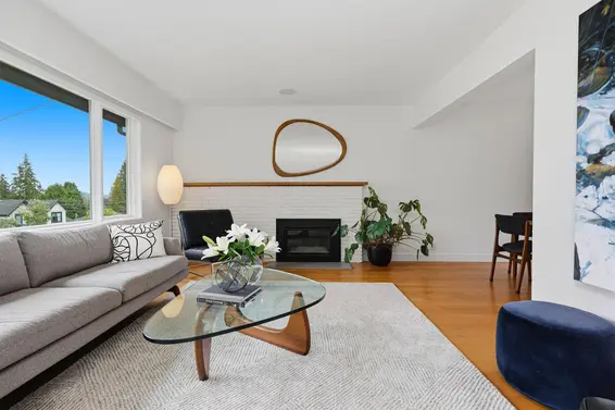 2223 Greylynn Crescent, North Vancouver For Sale - image 3