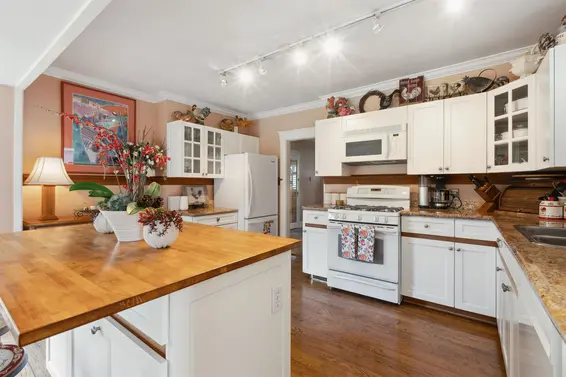 2360 Kings Avenue, West Vancouver For Sale - image 10