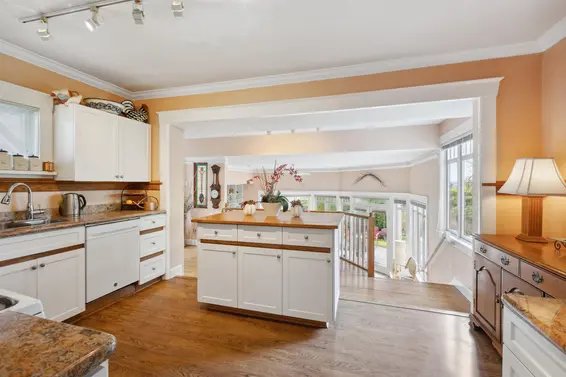 2360 Kings Avenue, West Vancouver For Sale - image 11